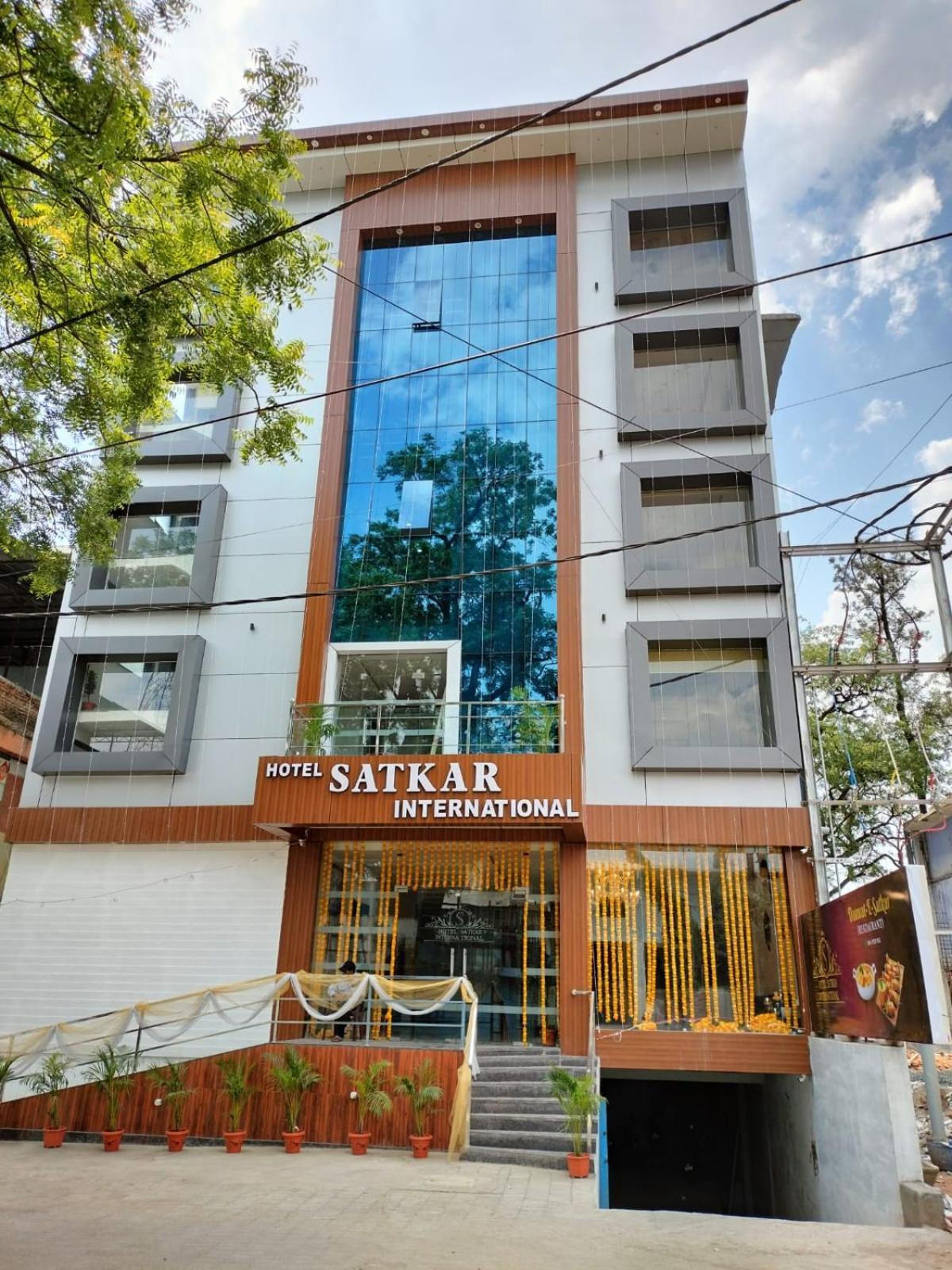 Hotel Satkar International Chhindwāra Eksteriør billede